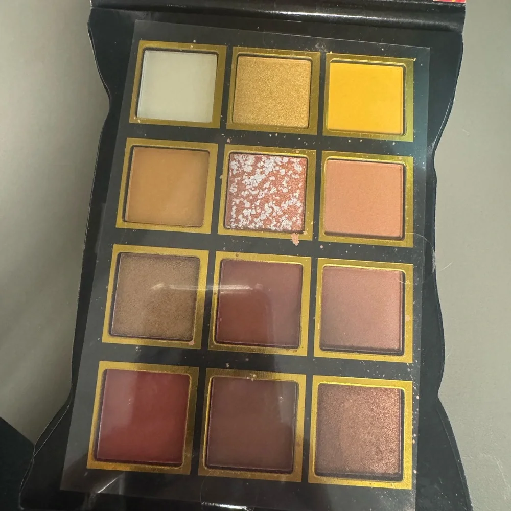 Hot Cheetos Eyeshadow Palette